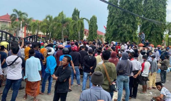 Buntut Tak Dijalankannya Putusan PTUN soal Pilkades, Kembali ARM Sumenep Turun ke Jalan