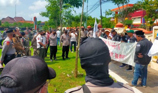 MPR MR Kembali Gelar Aksi Tuntut Penertiban Tambang Galian C Illegal di Sumenep