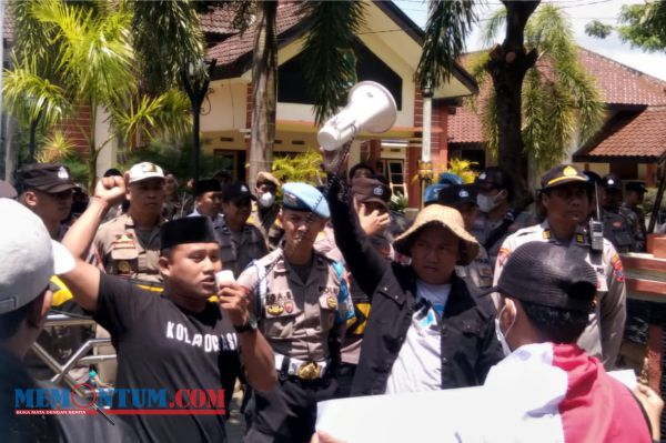 Gelar Unjuk Rasa di Kantor Diskoperindag Sumenep, MPR MR Minta Pelaksana Revitalisasi Pasar Ganding Dipidanakan